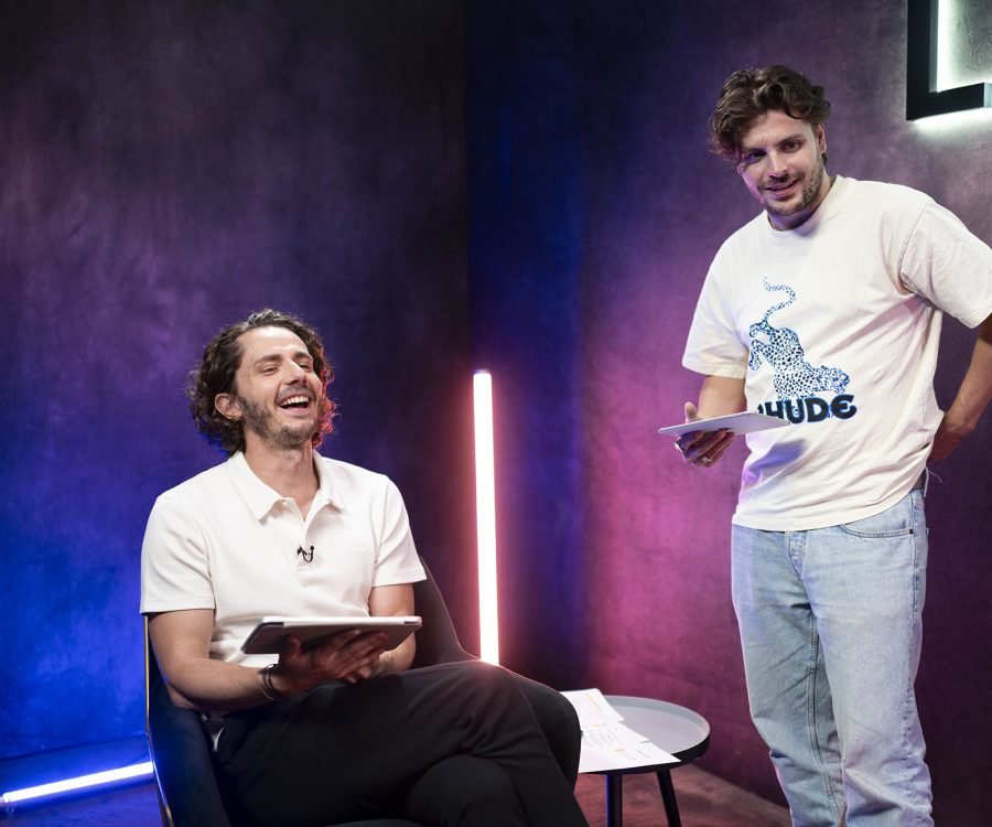 Backstage avant l’interview avec l’équipe de LEGEND